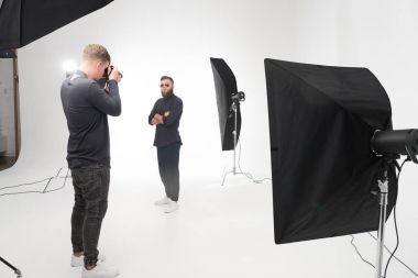 fotoğrafçı Studio modeli ile çalışma
