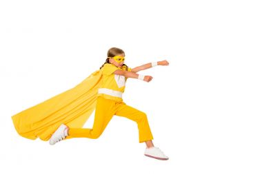 çalışan pelerinli süper kahraman kız