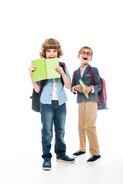 Opgewonden schooljongens met boeken — Stockfoto