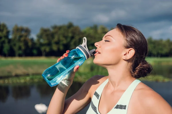 Woman with water bottle — Stock Photo, Image