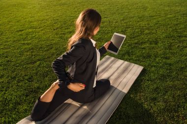 işkadını pratik yoga tablet ile
