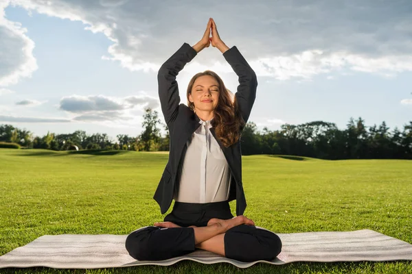 Businesswoman performing lotus pose — Stock Photo, Image