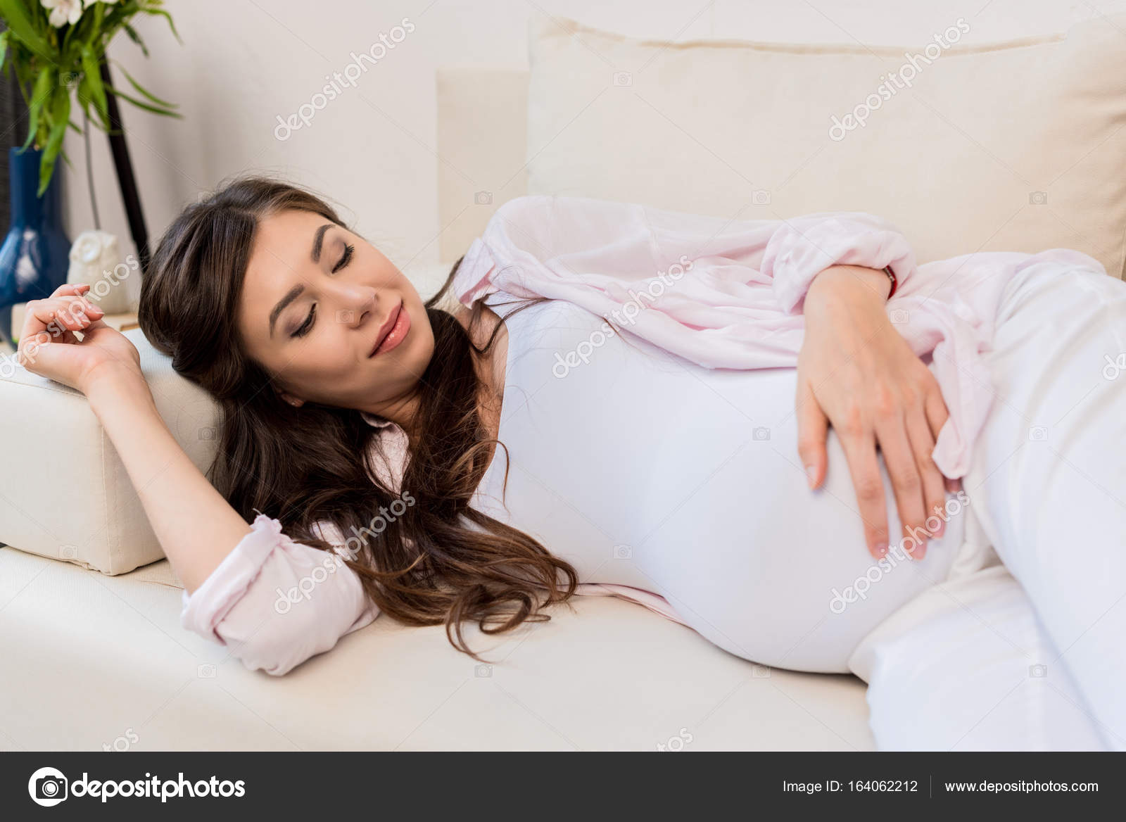 Pregnant woman lying on couch — Stock Photo © AllaSerebrina 164062212