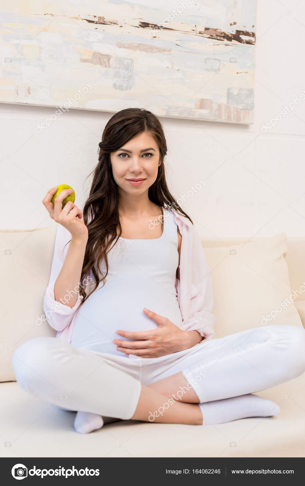 Pregnant woman holding apple — Stock Photo © AllaSerebrina 164062246