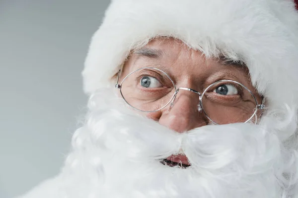 Vrolijke santa in brillen — Stockfoto