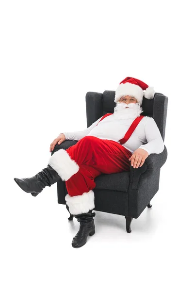 Święty Mikołaj siedzi w fotelu — Zdjęcie stockowe