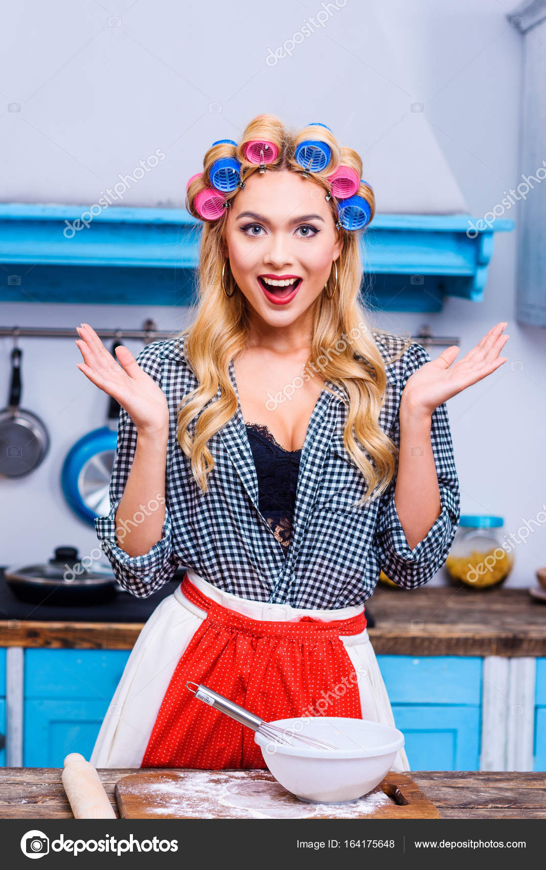 Жены домохозяйка и возбужденный спермы