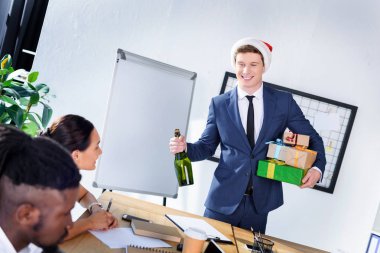 arkadaşlarınıza hediye sunma işadamı