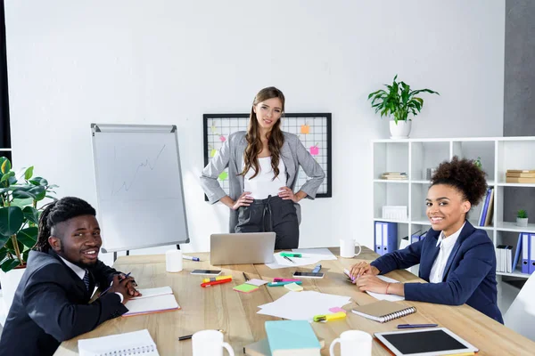 Smiling multicultural business people — Stock Photo, Image