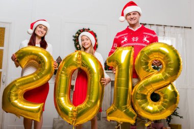 aile yılbaşı balonları