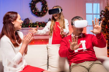 aile içinde Noel vr gözlük