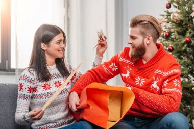 Noel hediyesi kaydırma Çift