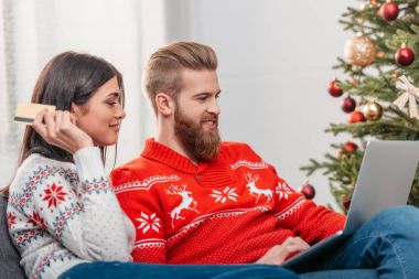 Noel'de alışveriş online Çift