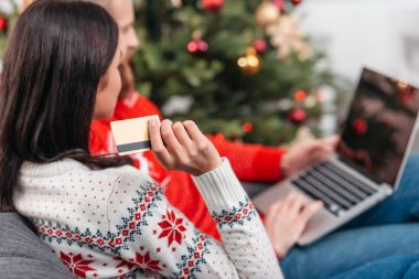 Noel'de alışveriş online Çift