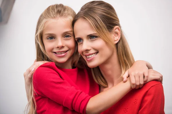 Hugging mom and daughter — Stock Photo, Image