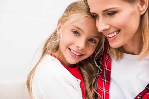 Feliz madre e hija — Foto de Stock