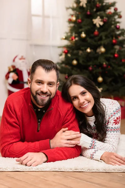 Happy couple at christmastime — Stock Photo, Image