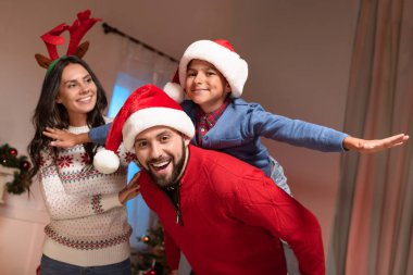 Noel mutlu bir aile