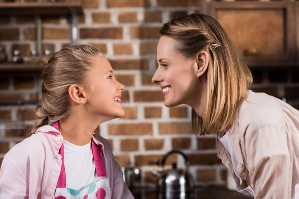 Happy family — Stock Photo, Image