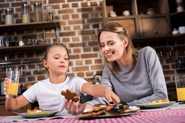 Cadılar Bayramı kurabiye yemek aile