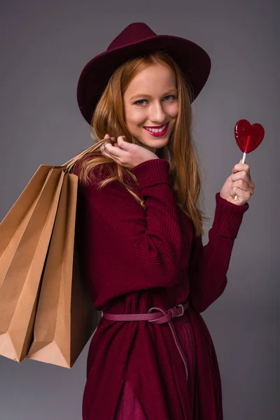 Chica con bolsas de compras — Foto de Stock