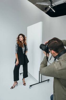 fotoğrafçı ve modeli 
