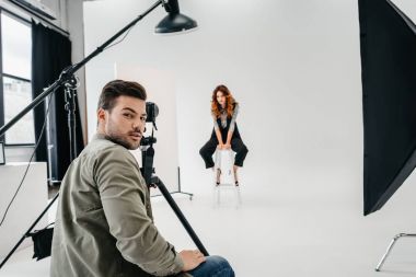 fotoğrafçı ve güzel model