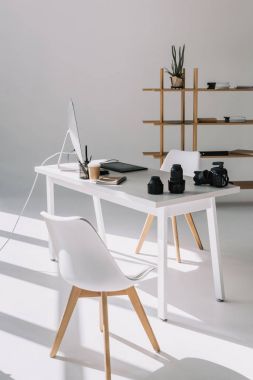 Office ile grafik tablet ve fotoğraf makinesi