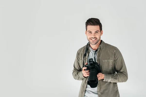 Fotógrafo masculino con cámara digital — Foto de Stock