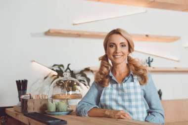 güzel Kafe sahibi önlük