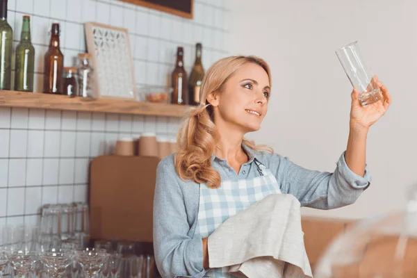 Cafe worker cleaning utensil — Stock Photo, Image