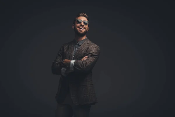 Laughing man in sunglasses with arms crossed — Stock Photo, Image