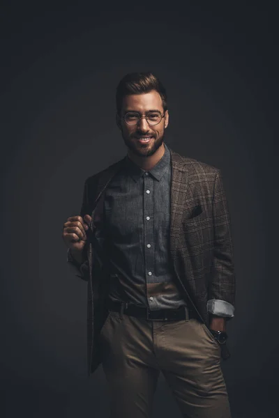 Man in suit pulling suspenders — Stock Photo, Image