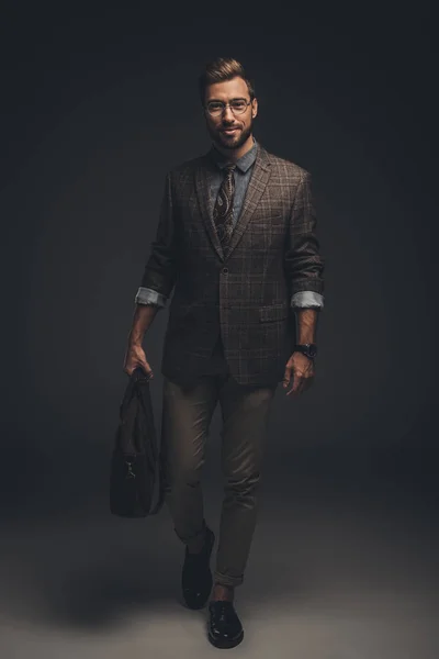 Man in suit holding briefcase — Stock Photo, Image