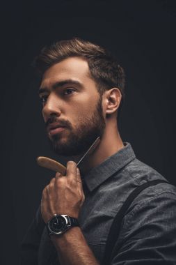 ustura ile tıraş adam