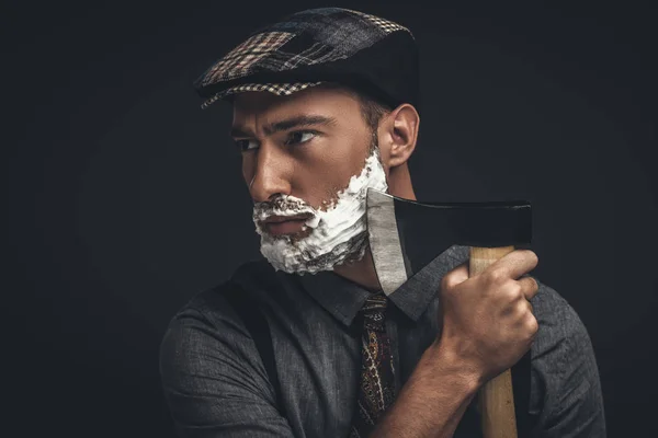 Man shaving with axe — Stock Photo, Image