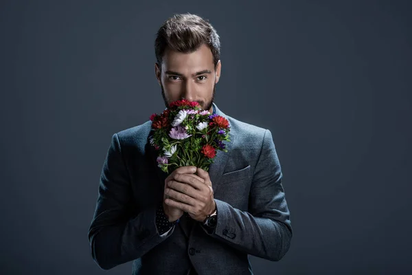 Man smelling bouquet — Stock Photo, Image