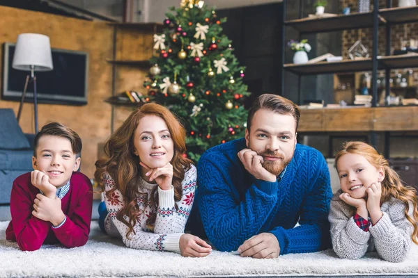 Familjen på jul — Stockfoto