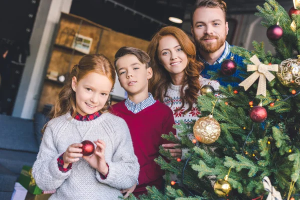 Family decorating christmas tree — Stock Photo, Image