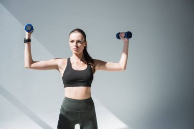 dambıl ile atletik kız