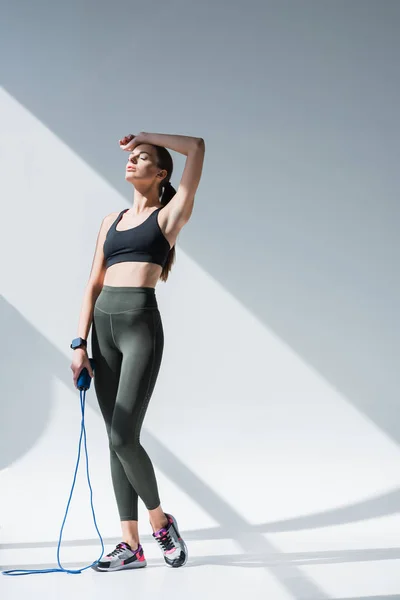 Athletic girl with skipping rope — Stock Photo, Image