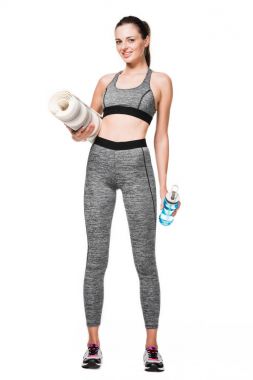 sporcumuz yoga minderi ve şişe suyu ile