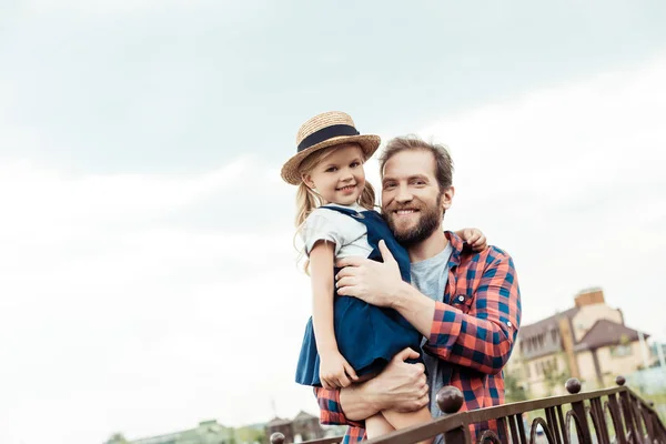 Father holding daughter in hands — Stock Photo, Image