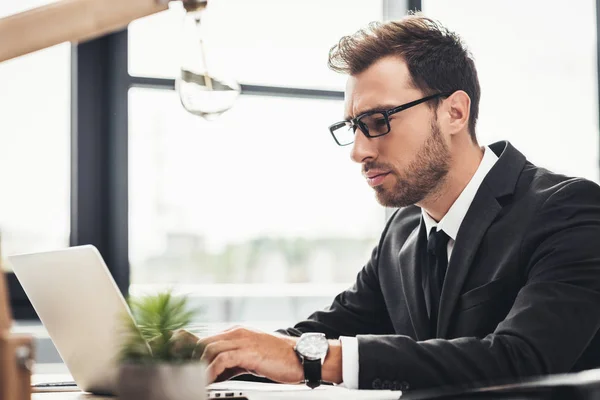 Focused businessman — Stock Photo, Image