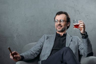 viski içme işadamı