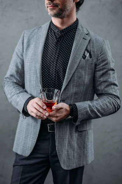 Businessman drinking whiskey — Stock Photo, Image