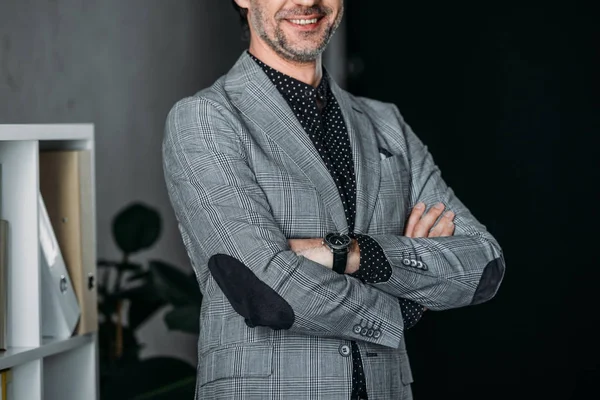 Kendine güvenen orta yaşlı işadamı