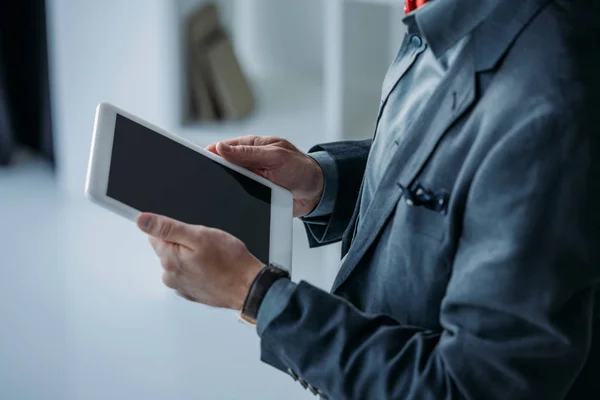 Businessman using digital tablet — Stock Photo, Image