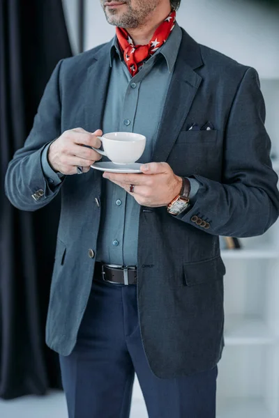 Podnikatel pije kávu — Stock fotografie zdarma