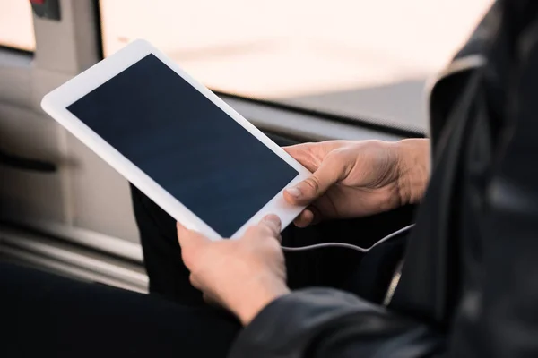 Homem com tablet digital — Fotografia de Stock